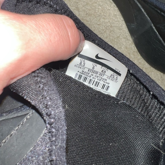 Navy Nike Women’s 8.5 Running Shoe - Lightly Worn - Picture 4 of 5